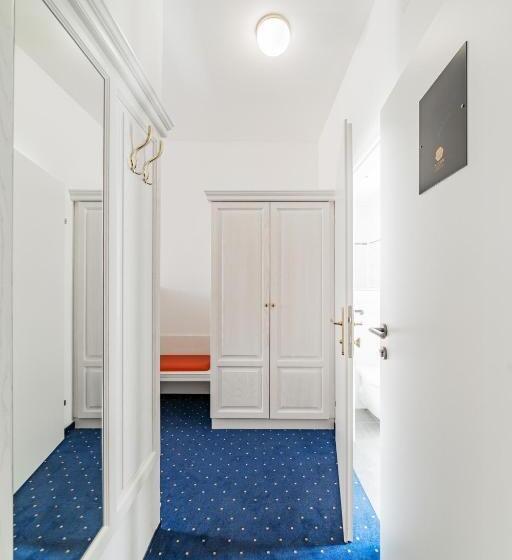 اتاق استاندارد, Self Check In Hotel Adlon