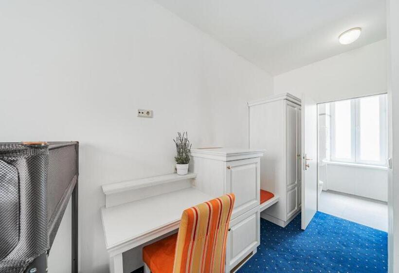 اتاق استاندارد, Self Check In Hotel Adlon