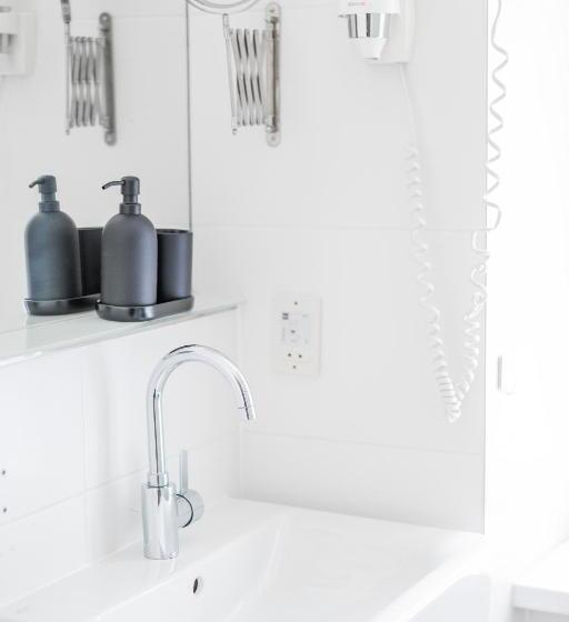 اتاق استاندارد, Self Check In Hotel Adlon