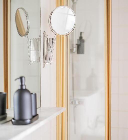 اتاق استاندارد یک نفره, Self Check In Hotel Adlon