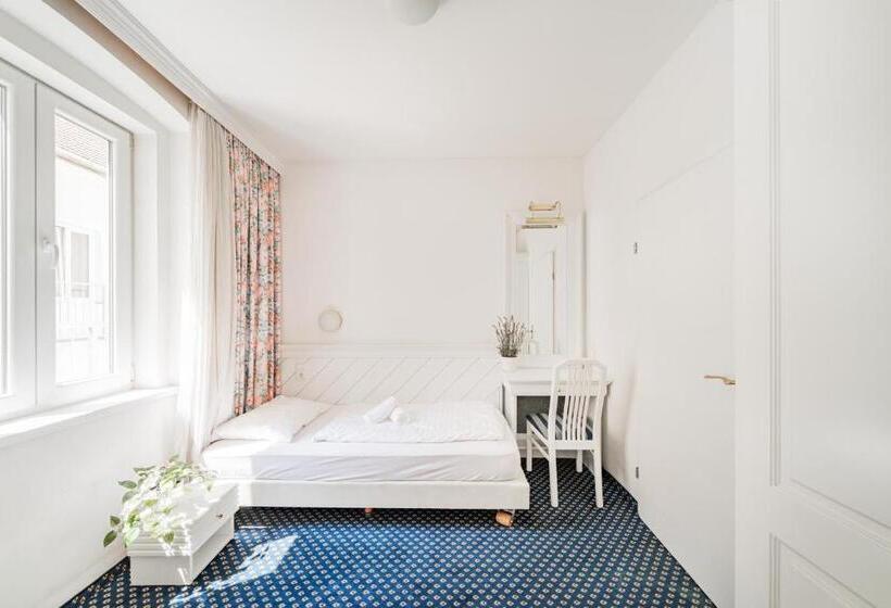 اتاق استاندارد یک نفره, Self Check In Hotel Adlon