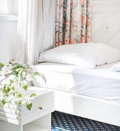 اتاق استاندارد یک تخته برای معلولان, Self Check In Hotel Adlon