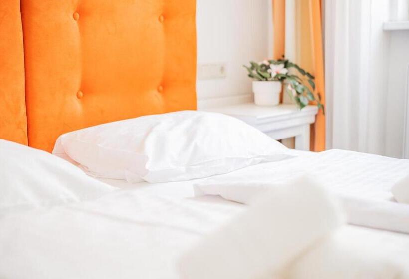 اتاق لوکس, Self Check In Hotel Adlon