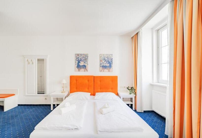 اتاق لوکس, Self Check In Hotel Adlon