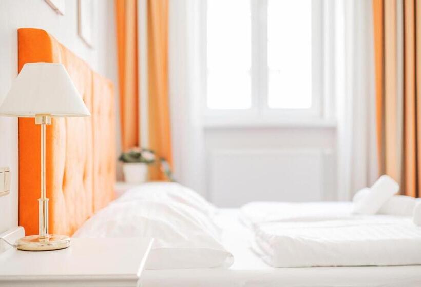 اتاق لوکس, Self Check In Hotel Adlon