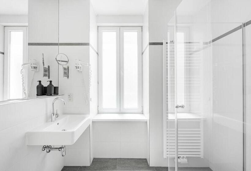 اتاق استاندارد, Self Check In Hotel Adlon