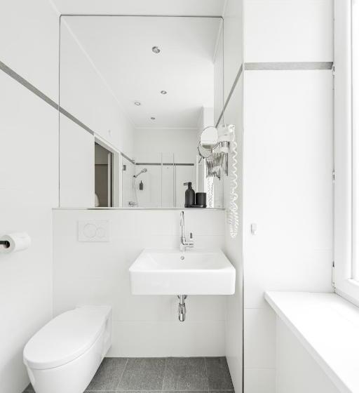 اتاق استاندارد, Self Check In Hotel Adlon