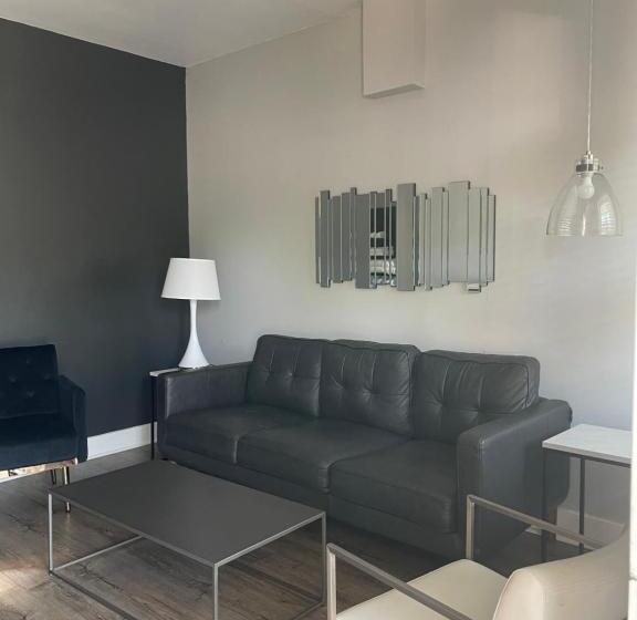 מיטת קינג בסוויטה, Blue Star Motel