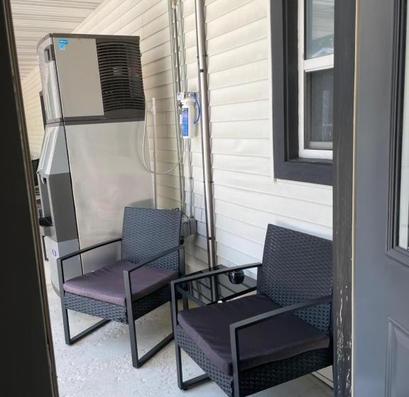 מיטת קינג בסוויטה, Blue Star Motel