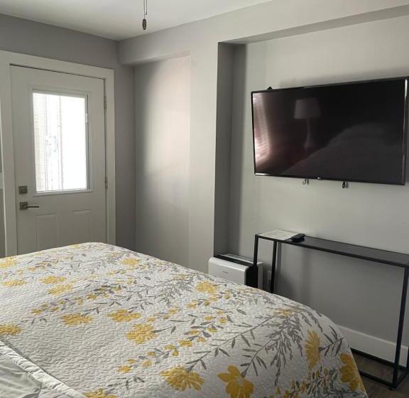 מיטת קינג בסוויטה, Blue Star Motel