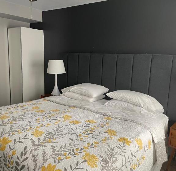 מיטת קינג בסוויטה, Blue Star Motel