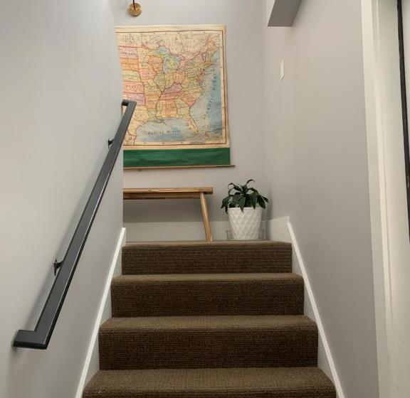 דירת שני חדרים, Blue Star Motel