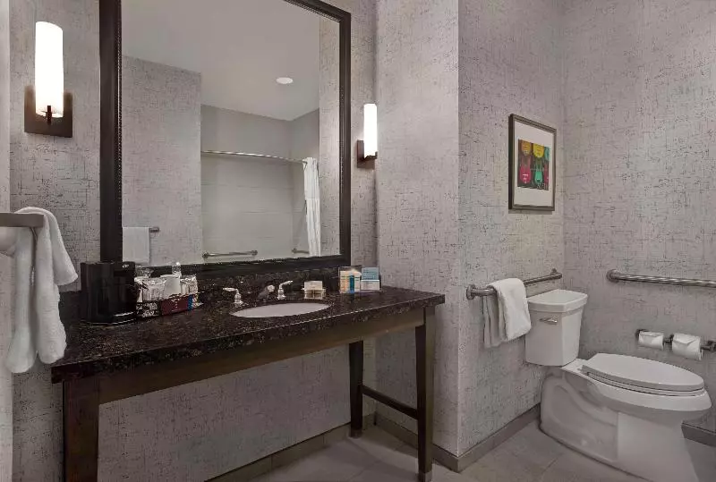 バルコニー付きスタンダードルーム, Hampton Inn & Suites Austin @ The University/capitol