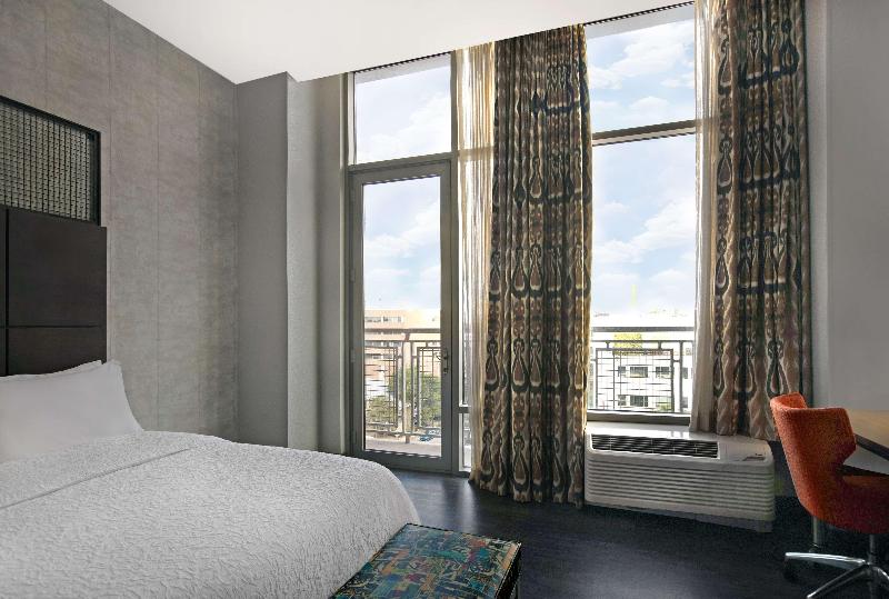 Номер Стандарт с Балконом, Hampton Inn & Suites Austin @ The University/capitol