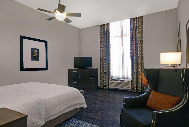 キングサイズベッドのスタンダードルーム, Hampton Inn & Suites Austin @ The University/capitol