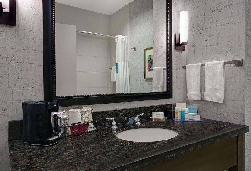 Номер Стандарт с Балконом, Hampton Inn & Suites Austin @ The University/capitol