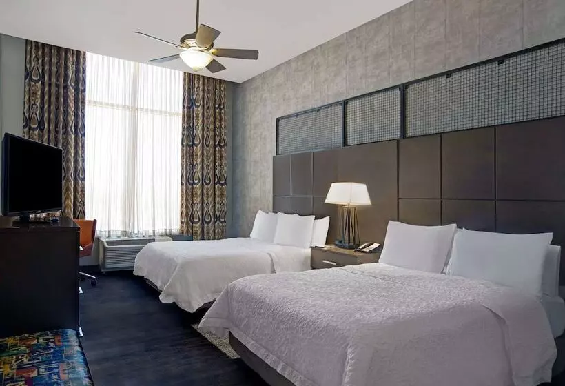 ２ダブルベッドのスタンダードルーム, Hampton Inn & Suites Austin @ The University/capitol