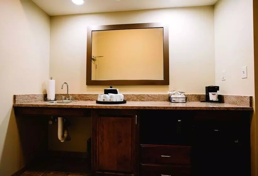 2ダブルベッドのスタンダードルーム, Hampton Inn & Suites Minot Airport