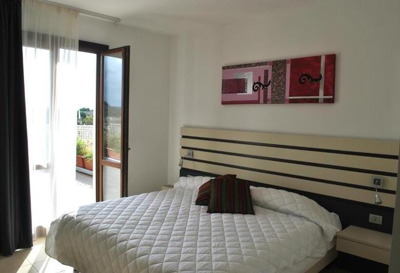 四人标准间, Althea Palace