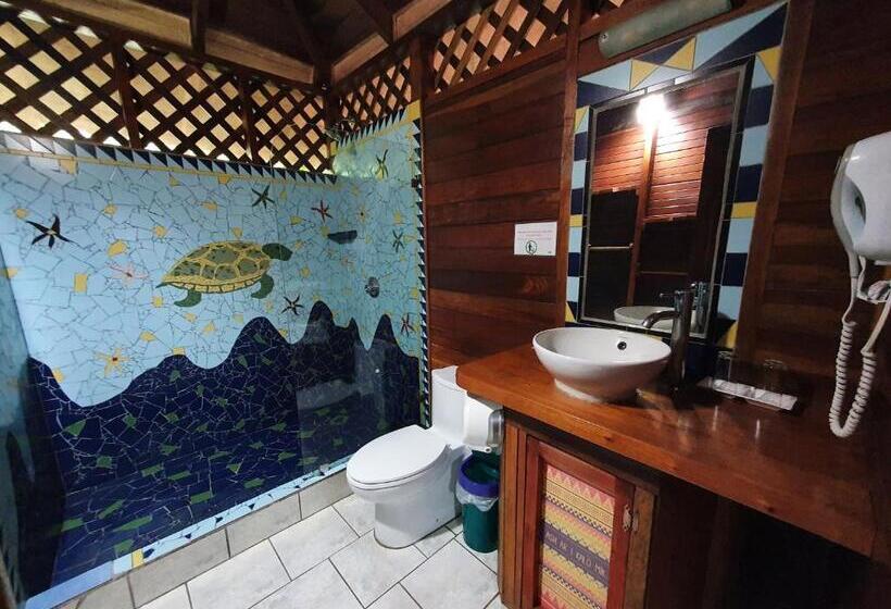 بنجلو قياسى, Cariblue Beach and Jungle Resort