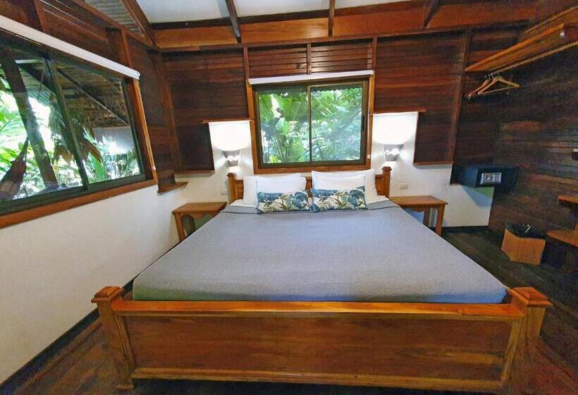 بنجلو قياسى, Cariblue Beach and Jungle Resort