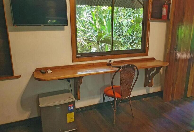 بنجلو قياسى, Cariblue Beach and Jungle Resort