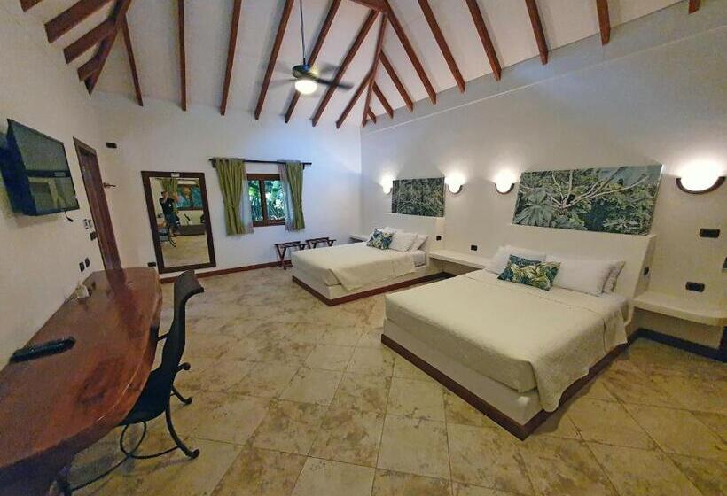 جناح جونيور ذات إطلالة, Cariblue Beach and Jungle Resort