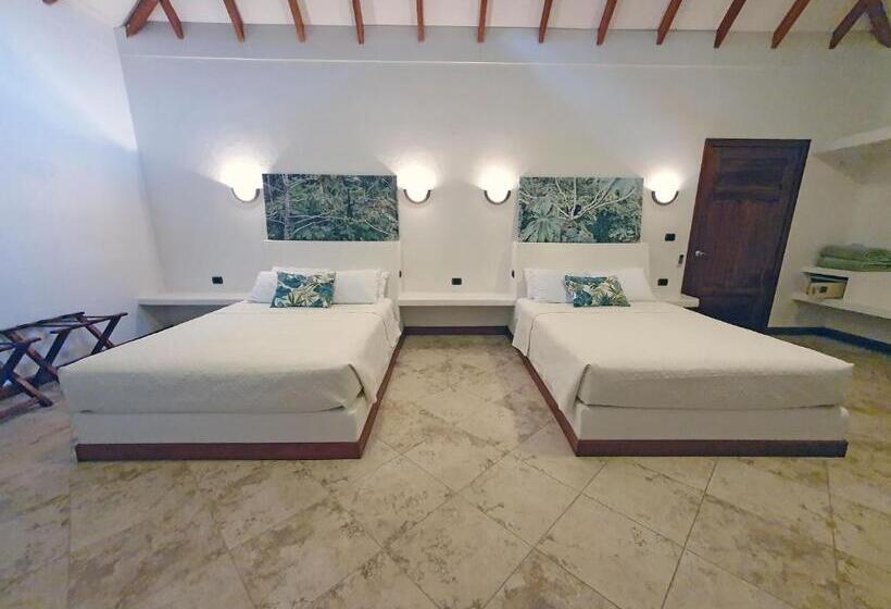 جناح جونيور ذات إطلالة, Cariblue Beach and Jungle Resort