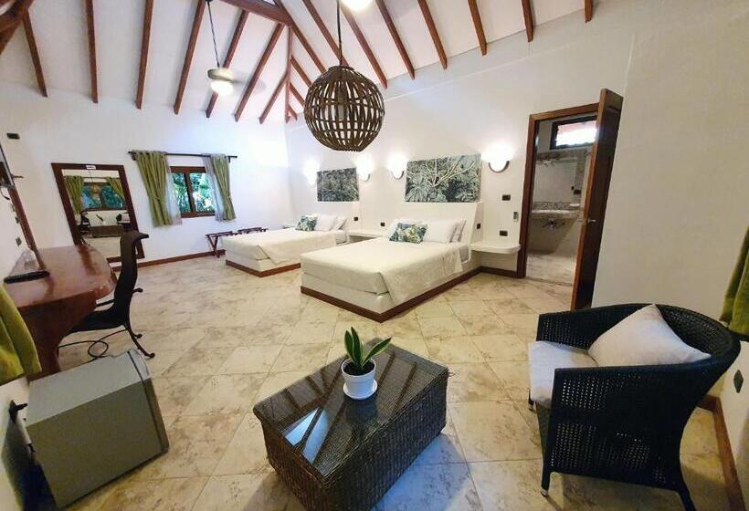 جناح جونيور ذات إطلالة, Cariblue Beach and Jungle Resort