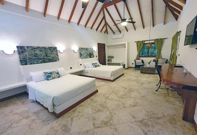 جناح جونيور ذات إطلالة, Cariblue Beach and Jungle Resort