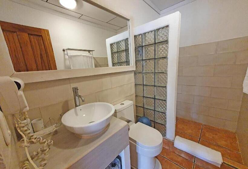 جناح مطلّ علي البحر, Cariblue Beach and Jungle Resort