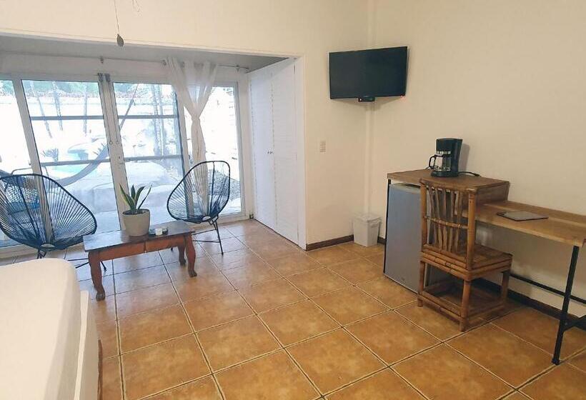 جناح مطلّ علي حمام السباحة, Cariblue Beach and Jungle Resort