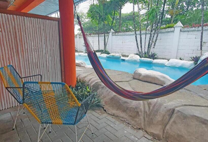 Люкс Вид на Бассейн, Cariblue Beach and Jungle Resort