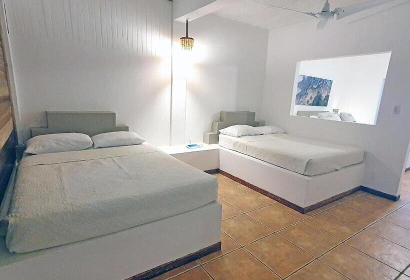 جناح مطلّ علي حمام السباحة, Cariblue Beach and Jungle Resort