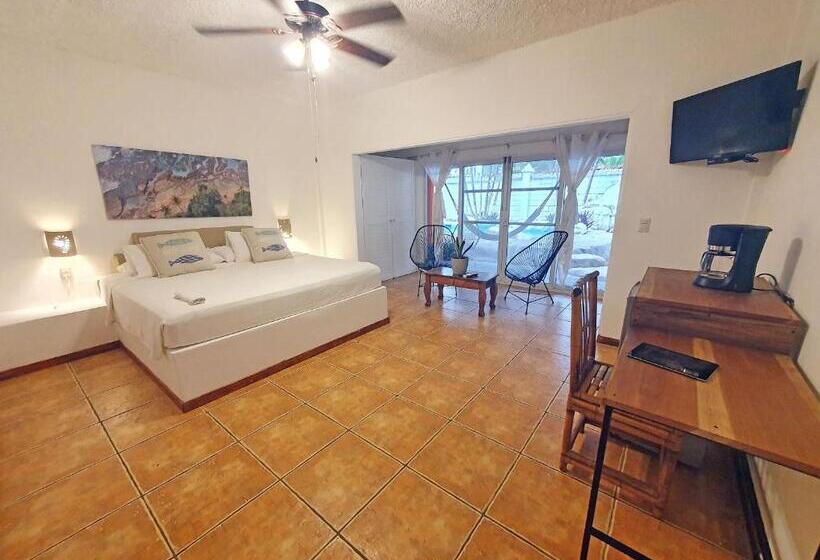 جناح مطلّ علي حمام السباحة, Cariblue Beach and Jungle Resort