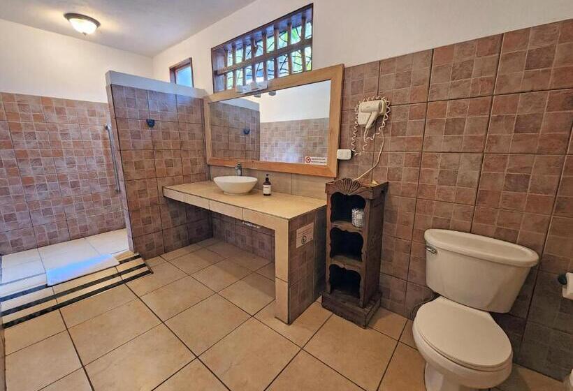 غرفة قياسية سرير كينج, Cariblue Beach and Jungle Resort