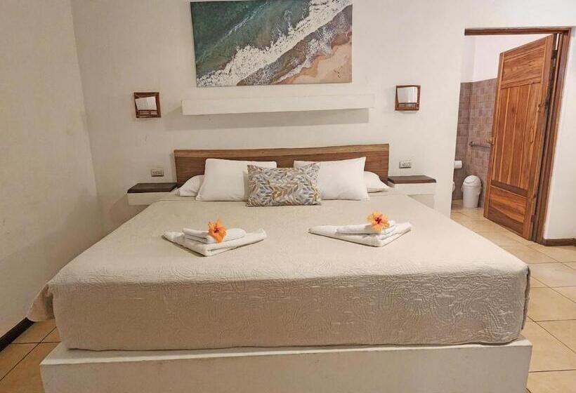 غرفة قياسية سرير كينج, Cariblue Beach and Jungle Resort