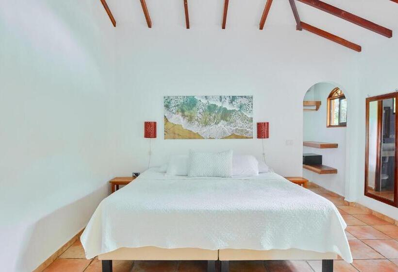 غرفة سوبيريور سرير كينج, Cariblue Beach and Jungle Resort