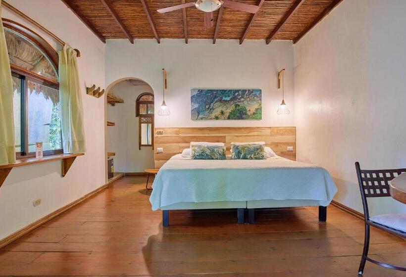 غرفة سوبيريور سرير كينج, Cariblue Beach and Jungle Resort