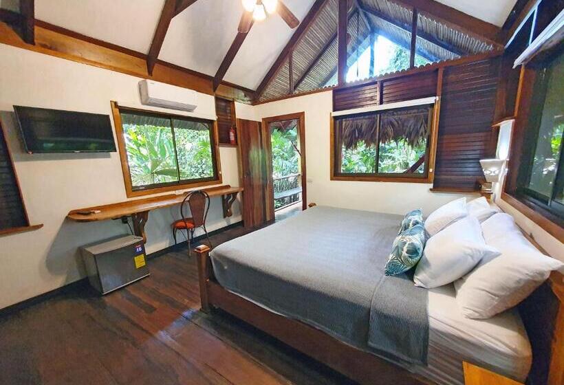 بنجلو قياسى, Cariblue Beach and Jungle Resort