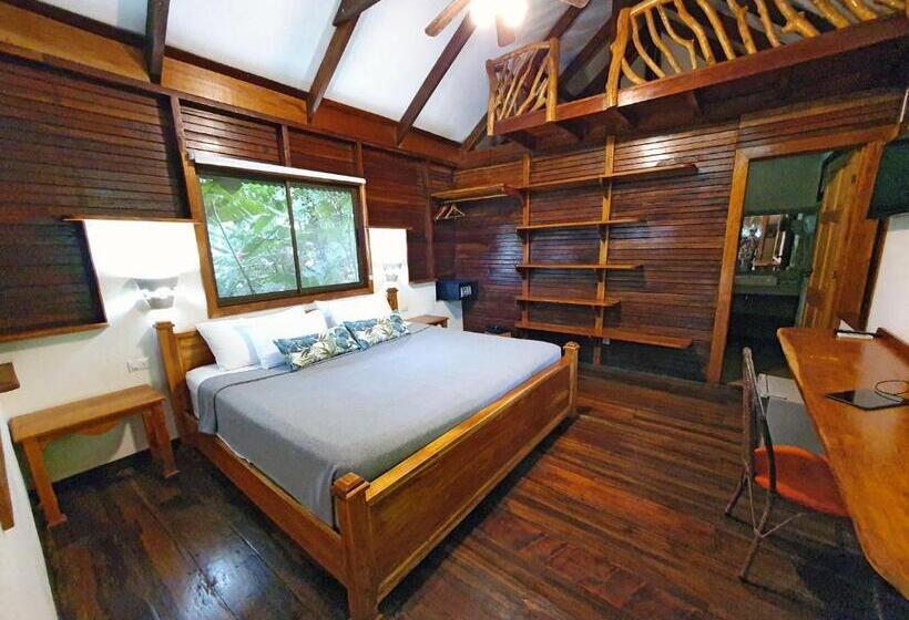 بنجلو قياسى, Cariblue Beach and Jungle Resort