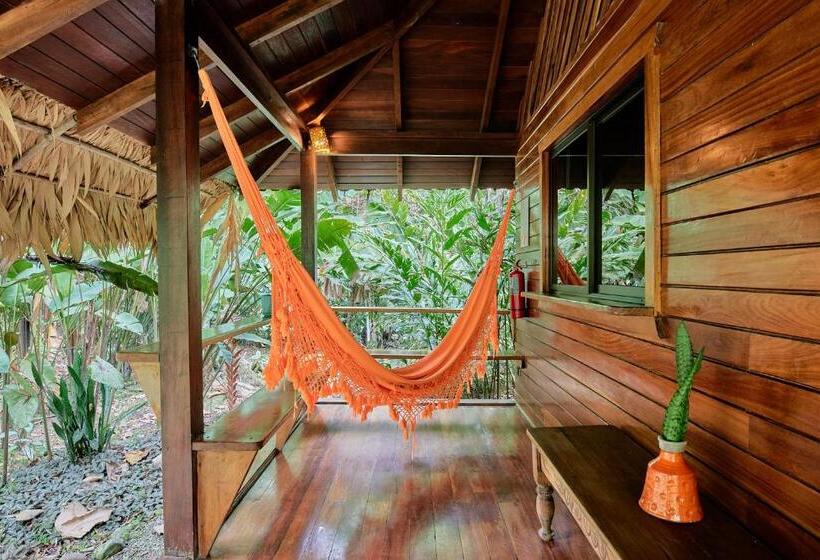 بنجلو قياسى, Cariblue Beach and Jungle Resort