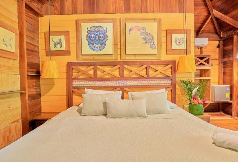 بنجلو قياسى, Cariblue Beach and Jungle Resort