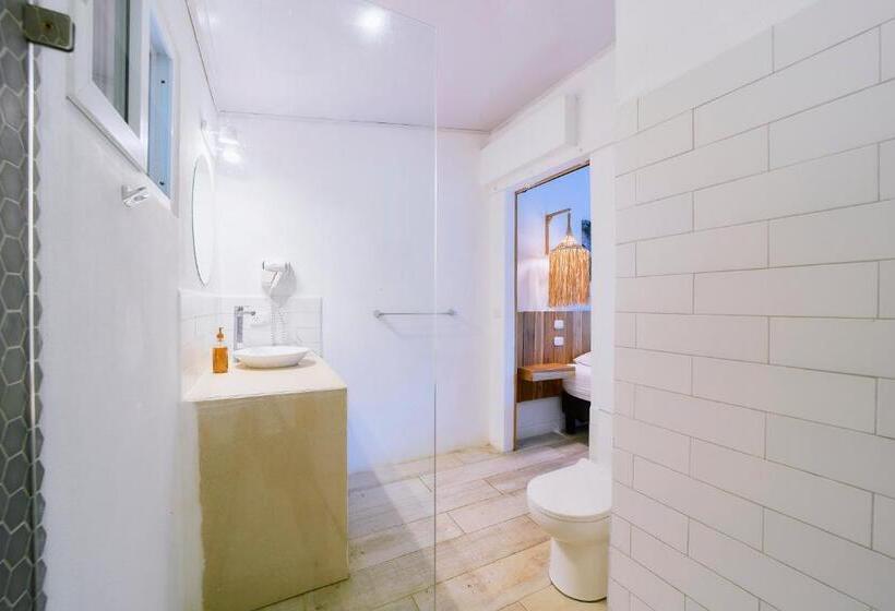 غرفة قياسية سرير كينج, Cariblue Beach and Jungle Resort