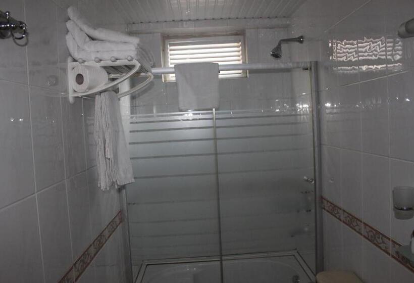 スタンダードルーム, Grand Reis