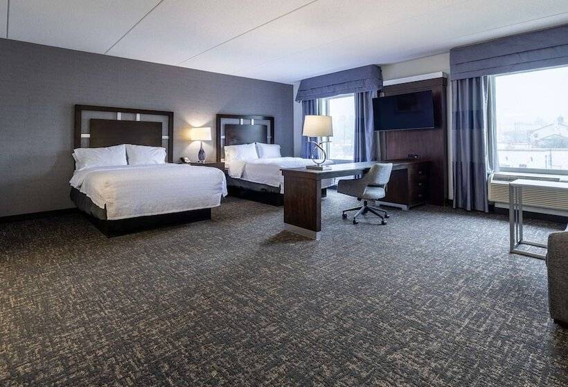 Люкс, Hampton Inn & Suites Greensboro/coliseum Area