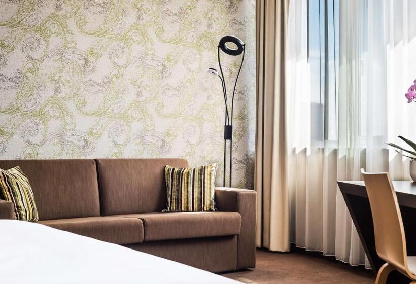 带城市景观和大床的豪华房间, Lindner Hotel Bratislava, Part Of Jdv By Hyatt