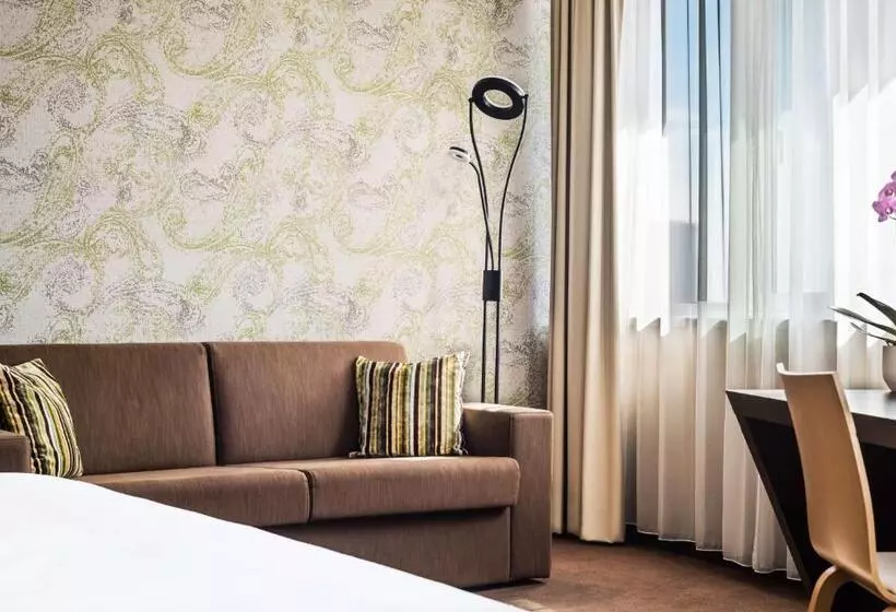 اتاق دلوکس با تخت کینگ و چشم‌انداز شهر, Lindner Hotel Bratislava, Part Of Jdv By Hyatt