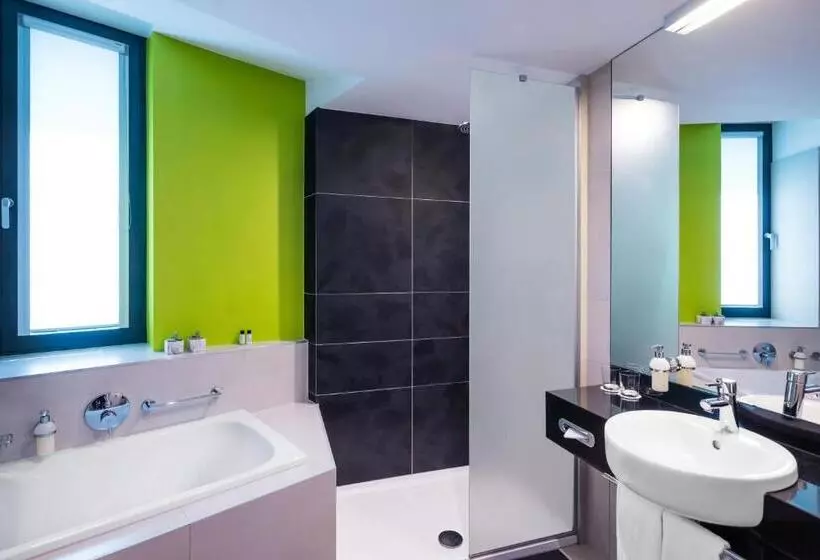 اتاق دلوکس با تخت کینگ و چشم‌انداز شهر, Lindner Hotel Bratislava, Part Of Jdv By Hyatt