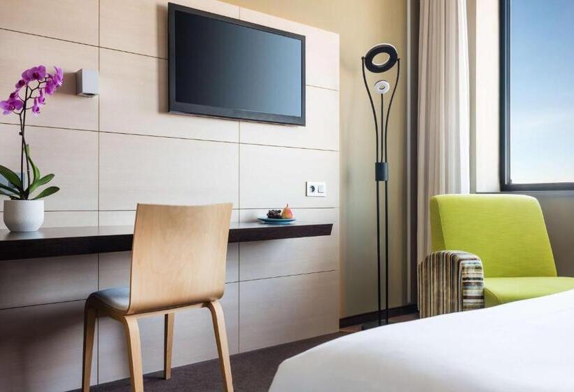 带大床的标准间, Lindner Hotel Bratislava, Part Of Jdv By Hyatt